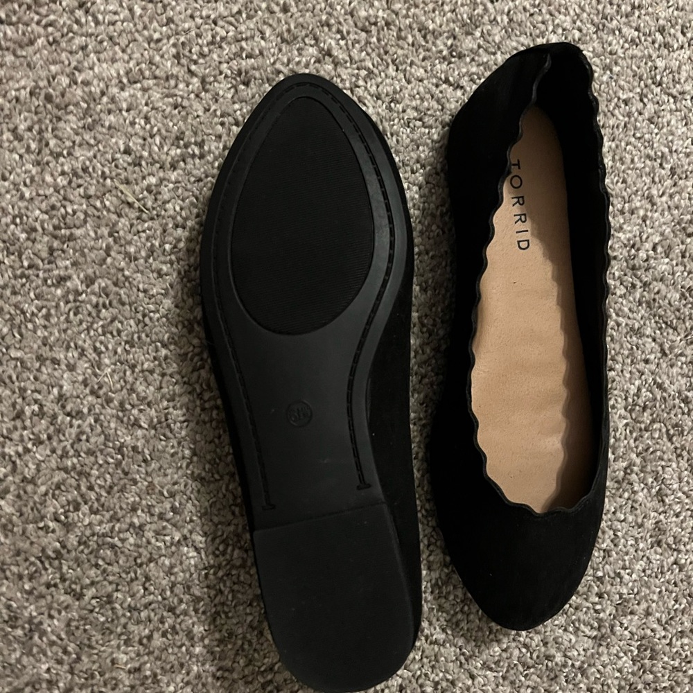 Torrid 7W flats black